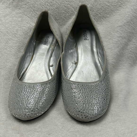 Super Cute NICOLE Rhinestone Silver Ballet Flats - Size 8 M - Picture 1 of 8